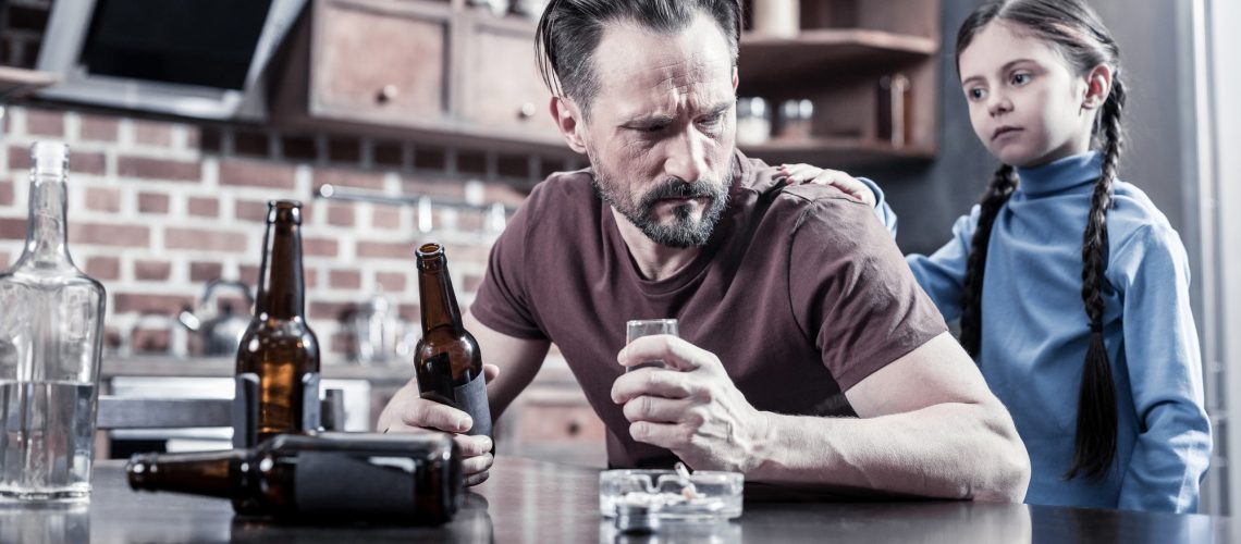 Ser un padre alcohólico: cómo afecta a los hijos